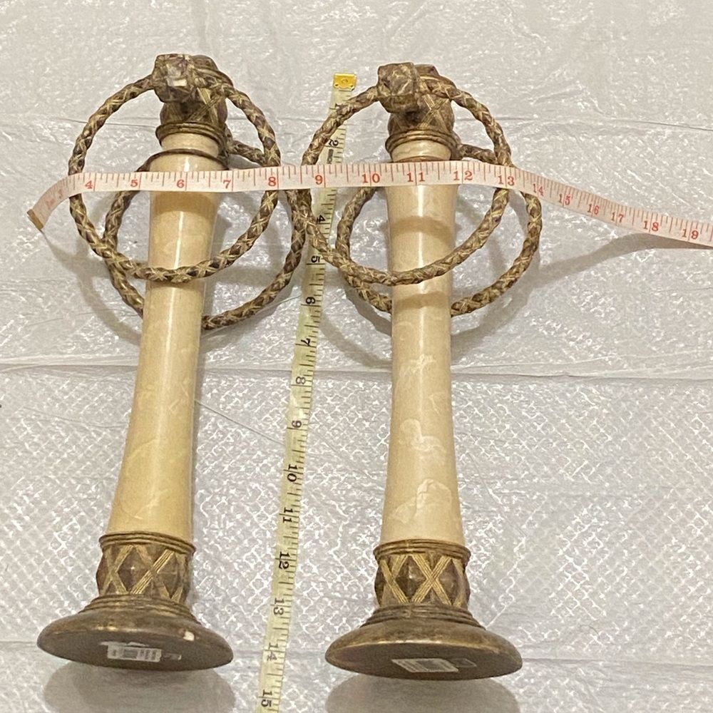 India Ink Elegant Style Vintage Elegant Cream and Gray Candle Holders